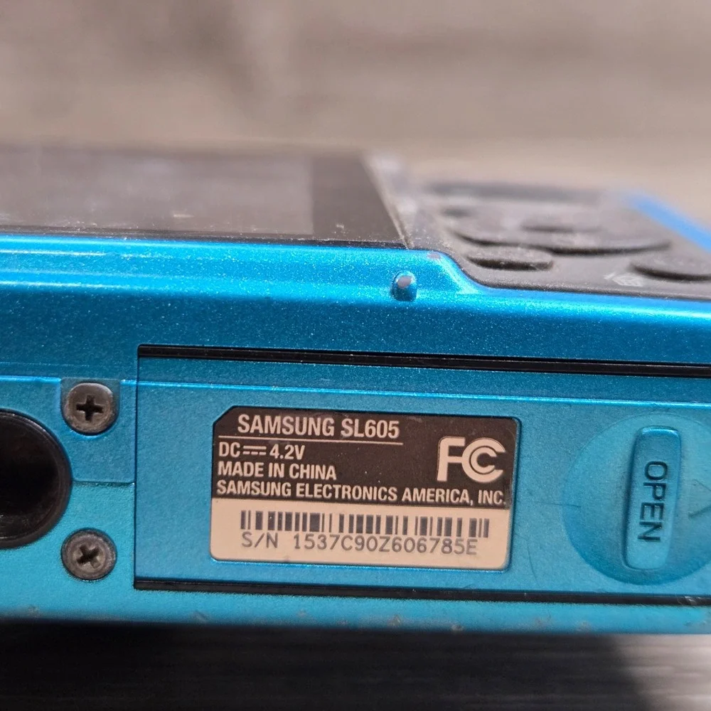 Samsung SL Series SL605 12.2MP Digital Camera Blue EC-SL605BPUUS for parts